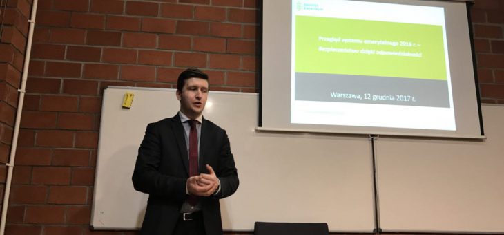 dr Antoni Kolek oraz dr Marcin Wojewódka poprowadzili wykład dla studentów Koła Naukowego Ubezpieczeń Społecznych i Gospodarczych WPiA UW